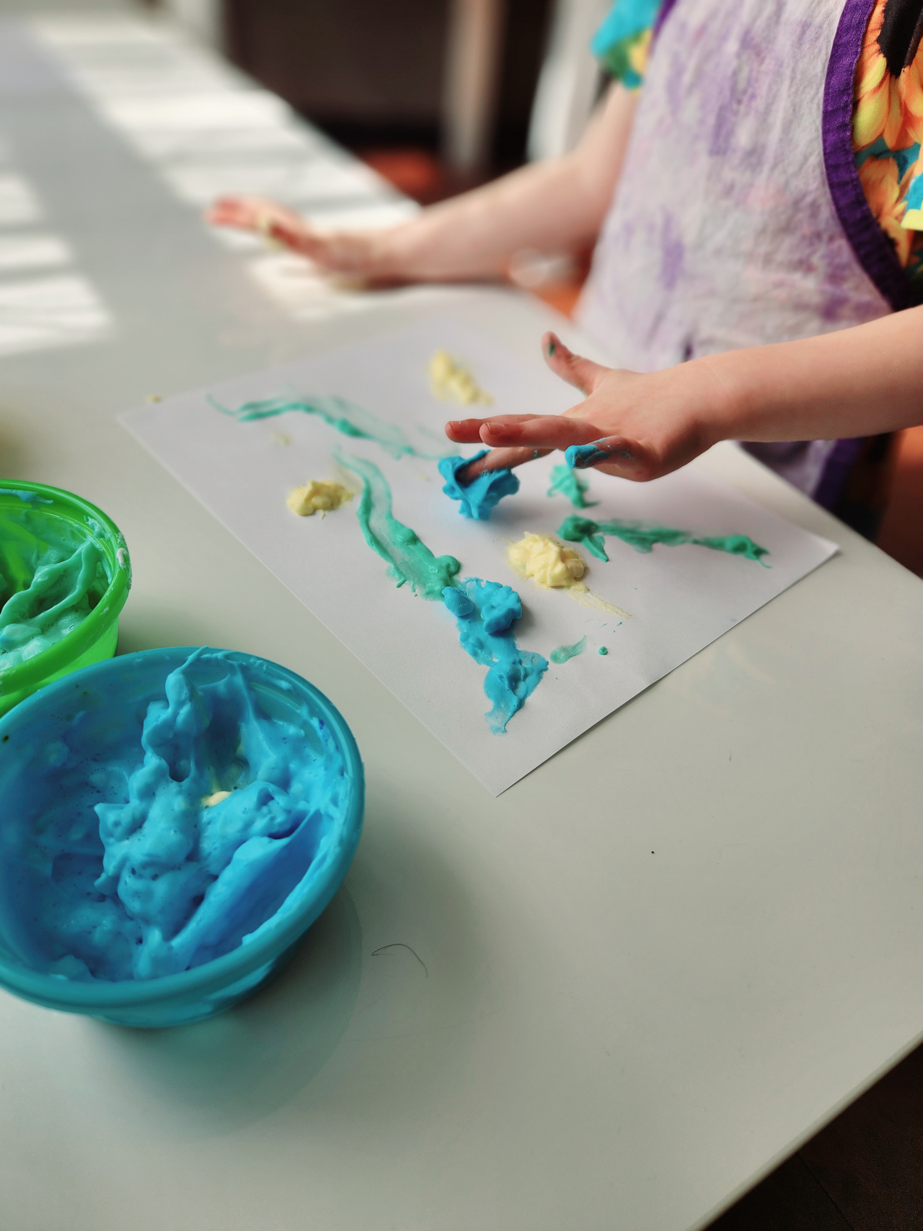 Quick and Easy Homemade Fingerpaint.